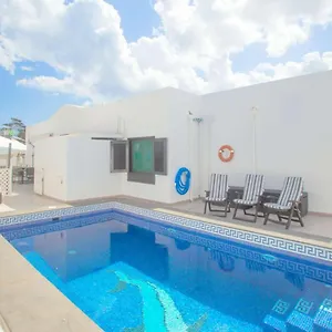 https://villa-victoria-costa-teguise.in-canary-islands.com
